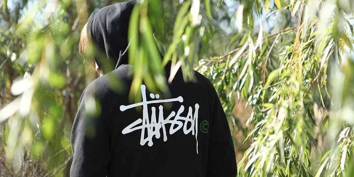 Stussy and the Stussy Hoodie: A Global Symbol of Modern Streetwear